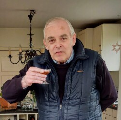 Toasten met een Manhattan cocktail!